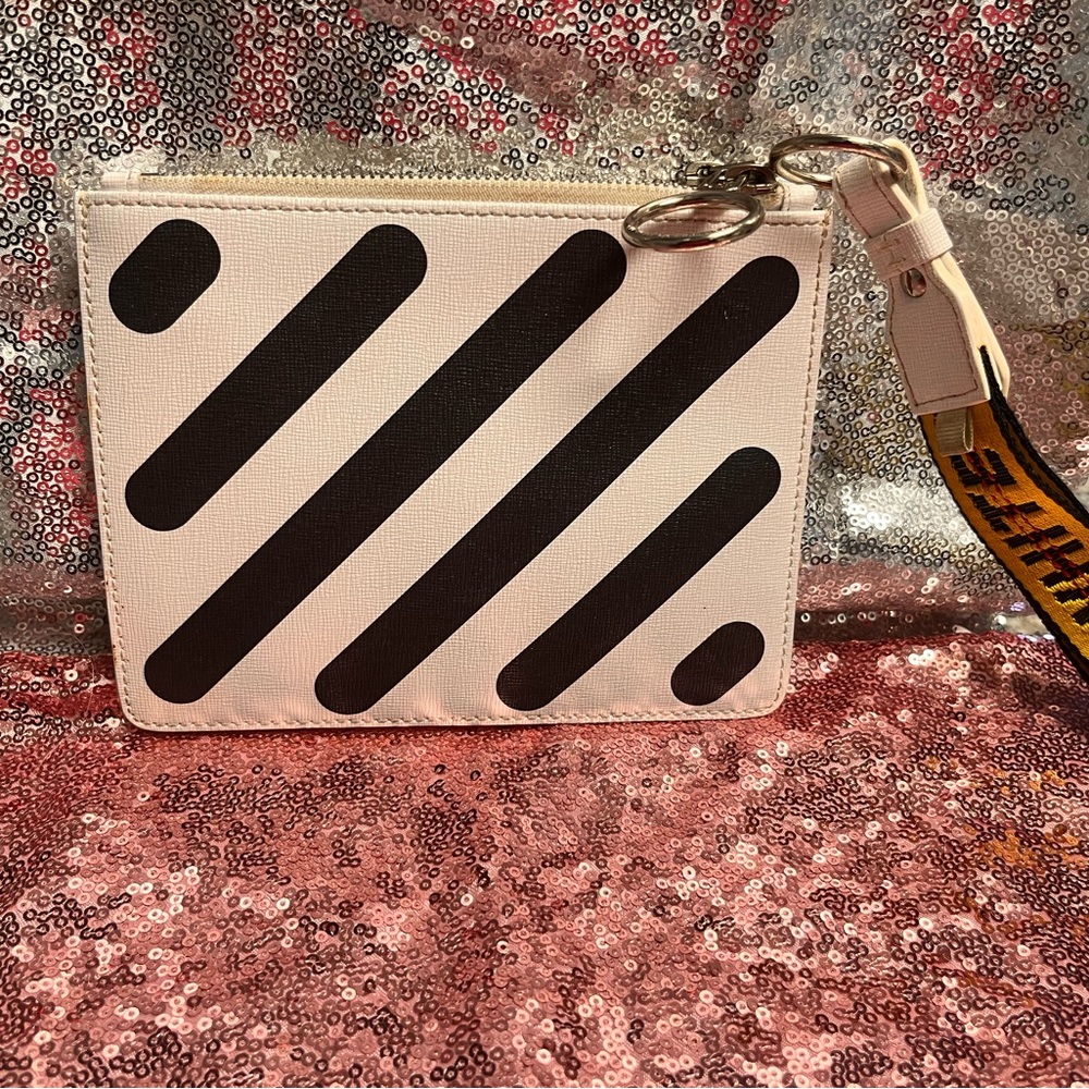 off white / c/o Virgil Abloh